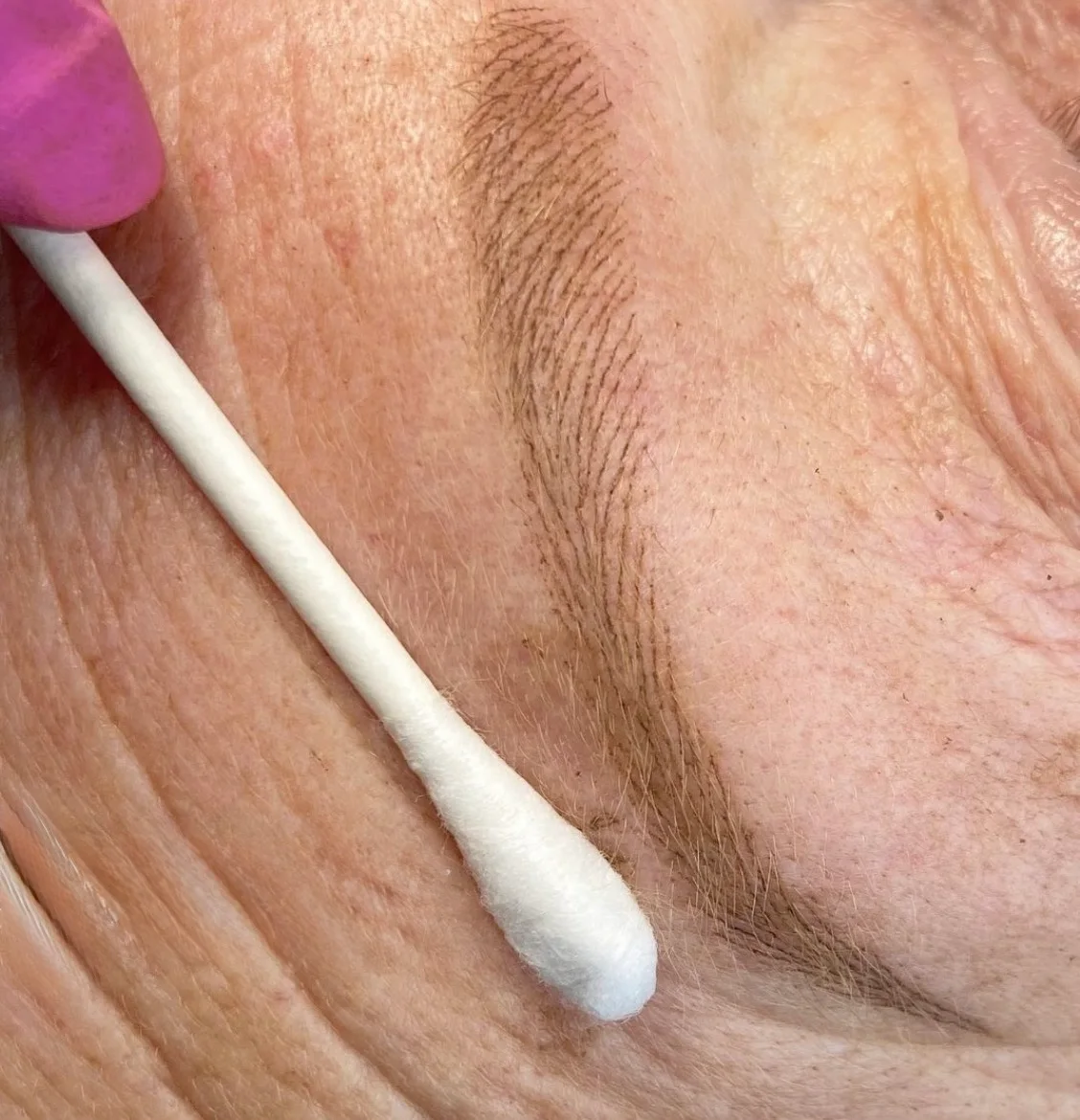 Sourcils en maquillage permanent après la séance